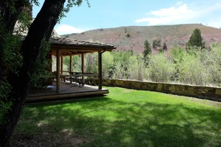 Welcome to the Log Lodge