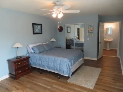 Lake life at its best. Lots of options for activities. Very pet friendly!
