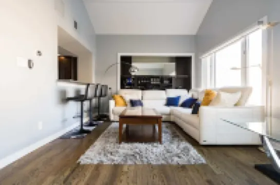 Two-story condo in luxury townhouse. Free parking.