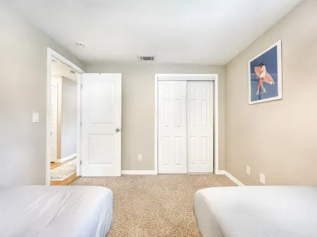 Minutes to Hard Rock casino, downtown, Busch Garden