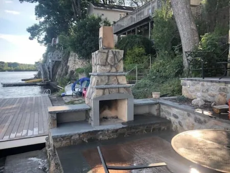 Lakefront Getaway : Mountain & Lakes views