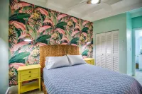 Trip Around the Sun 2/2 + dockage & cabana club Hotels in Key Colony Beach