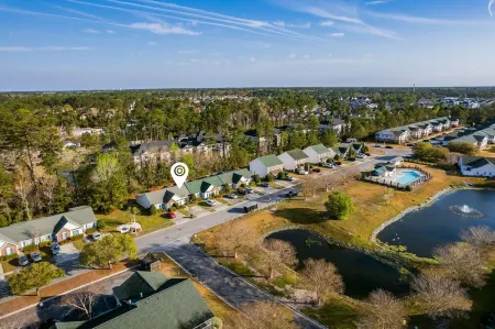 Quiet Boho Townhouse; 15 Min to Beach