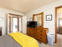 BeeCozy Cottage-Near Silverwood & Lakes! 3 bedroom & 2 baths! Hotels in Rathdrum