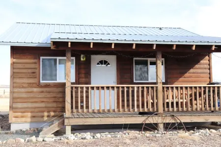 River Rest Luxury Cabin - The Big Hole. Beautiful River and Mountain Views!!
