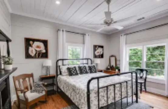 Ella 1862- Charming 1862 home in historic downtown. Close to Adamson Square.