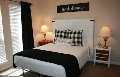 Great location for all things WTAMU and Palo Duro Canyon!  Easy walk to campus. 올 네이션 크리스티안 처치 대학 주변 호텔