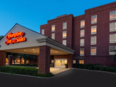 ハンプトン イン & スイーツ シャーロッツビル アット ザ ユニバーシティ シャーロッツヴィルのホテル