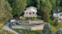 Pet Friendly Cabin with gorgeous mountain views. Come for adventure and R&R!