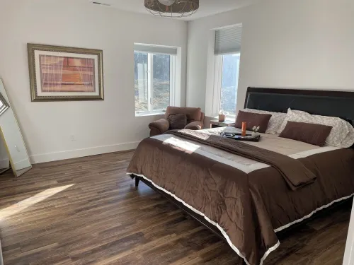 Exec Retreat 6 King/1 Queen /2.5 Bath. Huge Pool; 13 acres