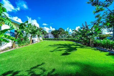 2 BD Delray Beach Cottage walk to Atlantic Ave & the beach