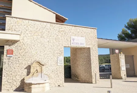 Allura Golf Appartement, au Coeur du Luberon, Belle Vue, Piscine