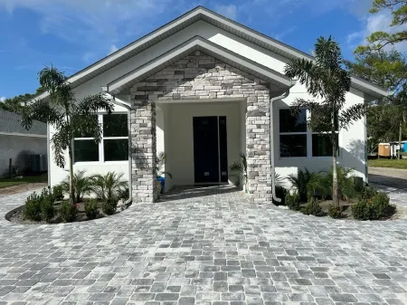 Ocean Breeze Retreat. 3-bedroom house in lovely Merritt Island.