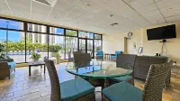 Large peaceful King bedroom Apartment with Kitchen & Pool