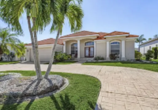 LOCATION!! Modern waterfront home;1-block to FishermanVillage; HEATED SALT POOL