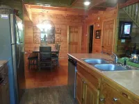 Real Log Cabin 2 Bedroom, 2 Full Bath, Full Kitchen Close To All Attractions.