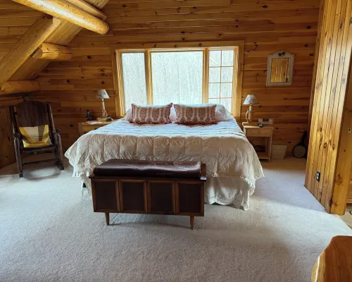 Spacious Riverside Cabin Near Sugarloaf – Perfect for Family Getaways Hotéis em Kingfield