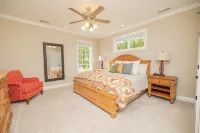 #1 Lkg Family Retreat- Heated Pool, Golf Range, Firepit & Bocce, New 200HP Boat!