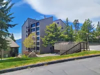 UPDATED BROCKWAY SPRINGS 3 BEDROOM, 2 BATH CONDO ON THE LAKE WITH VIEWS North Tahoe Art Center 주변 호텔