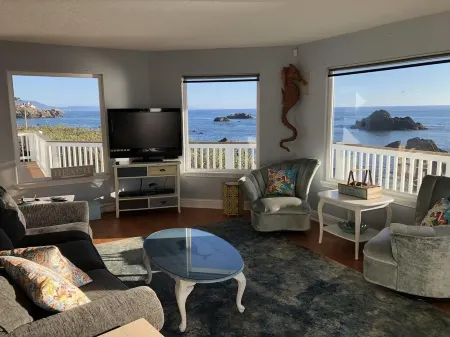 Ocean's Edge-Ocean front home!!!!