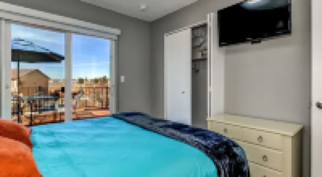 Spacious Modern Gorgeous Mountain Views Fort Carson Fire Pit!