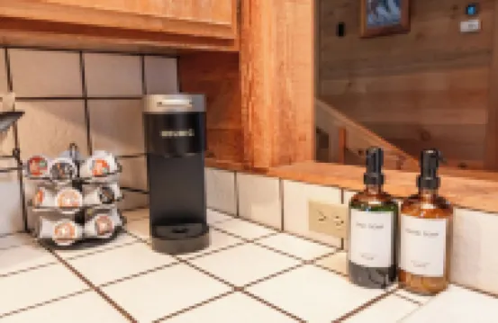 Roundridge Retreat - Dollar Point - Hot Tub - 2 Decks - BBQ - Fireplace