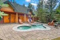 Spacious 2-bedroom 2.5 Bath Townhome Walking Distance to World Class Skiing!