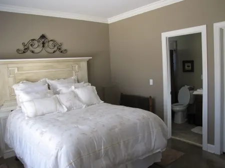 Lake Front, Quiet, Private cove on 4.75 acres, Canoe, 2 Kayak, 2 boat docks Отели в г. Окони Каунти