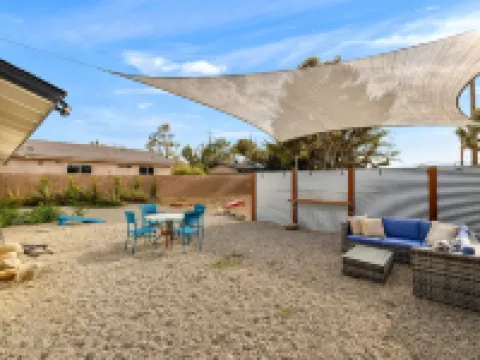 Casa Mestiza- Spacious with Fire Pit, Near Town Hotels in Yucca Valley