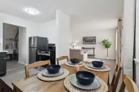 5 minutes from DTW! Hotels in Taylor