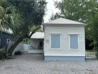 Beautifully Renovated 3-bedroom cottage in Old Town BSL.  Close to Everything!
