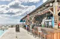 Beautiful 2 Bed/2 Bath Oceanfront Condo Overlooking Pool - Includes Beach Chairs
