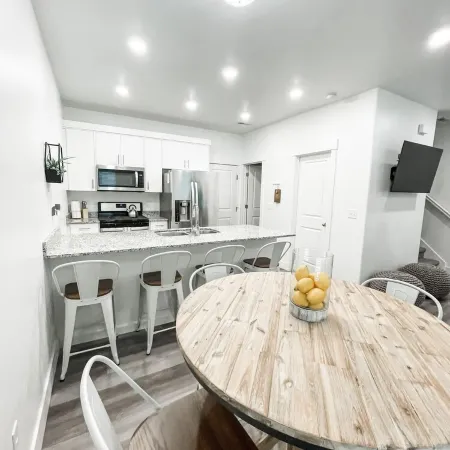 NEW Townhome - Pet Friendly - 3 BD - 30 Minutes from Adventure