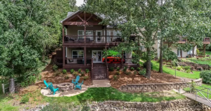 Lake Keowee Retreat! Swim, Boat, Kayak & Relax on Dock Just Steps from the Water