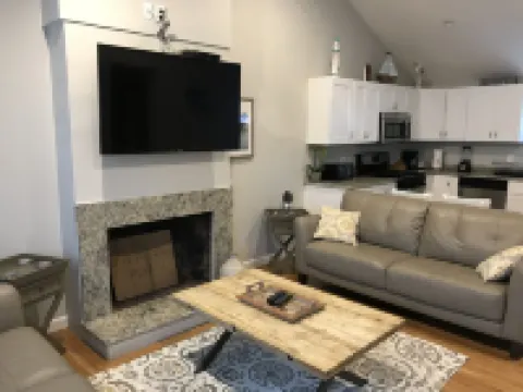 Brand New Luxurious Town Home, 600 Feet To Englewood Beach