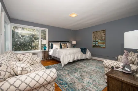 Walk to Village View Lake Placid Hot Tub, Fire Pit, Volleyball, Kids Playground