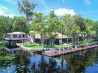 Riverbend Lodge-  Special Discounts August / September 2025!    Book  Now!