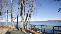 4-Bedroom Tranquil Skaneateles Cottage Retreat on the Lakefront