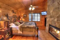 Bear Hugs #23 - Charming & Clean Log Cabin!