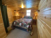Secluded Waterfront Cabin on hiking trails! Lake on one side river on the other.