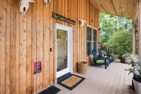 Simple Living at Luxurious, Modern Farmhouse on Bainbridge Island. Dogs ok.