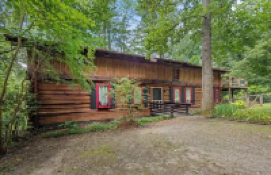 Spacious Cabin in Pisgah Forest.