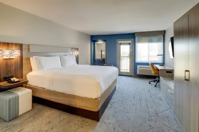 Holiday Inn Express & Suites Branson 76 Central Hotels in Branson