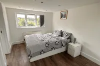 6-bed 3-bath Home - Sleeps 14 & Free Parking Hotels in der Nähe von Hillingdon Hospital