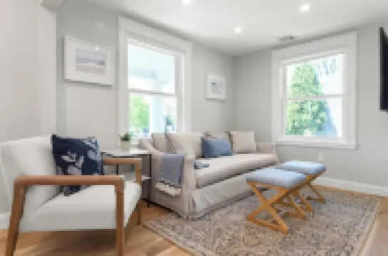 2 Bed, 1.5 Bath Stunning Apartment, Central Andover Location