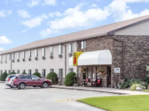 Super 8 by Wyndham Antigo Hotels in Langlade County