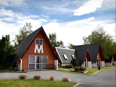 Mountain Chalets Motel