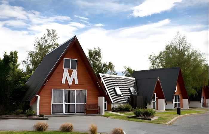 Mountain Chalets Motel