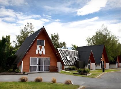 Mountain Chalets Motel