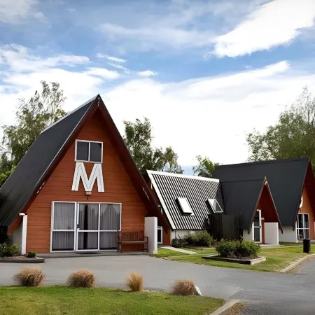Mountain Chalets Motel